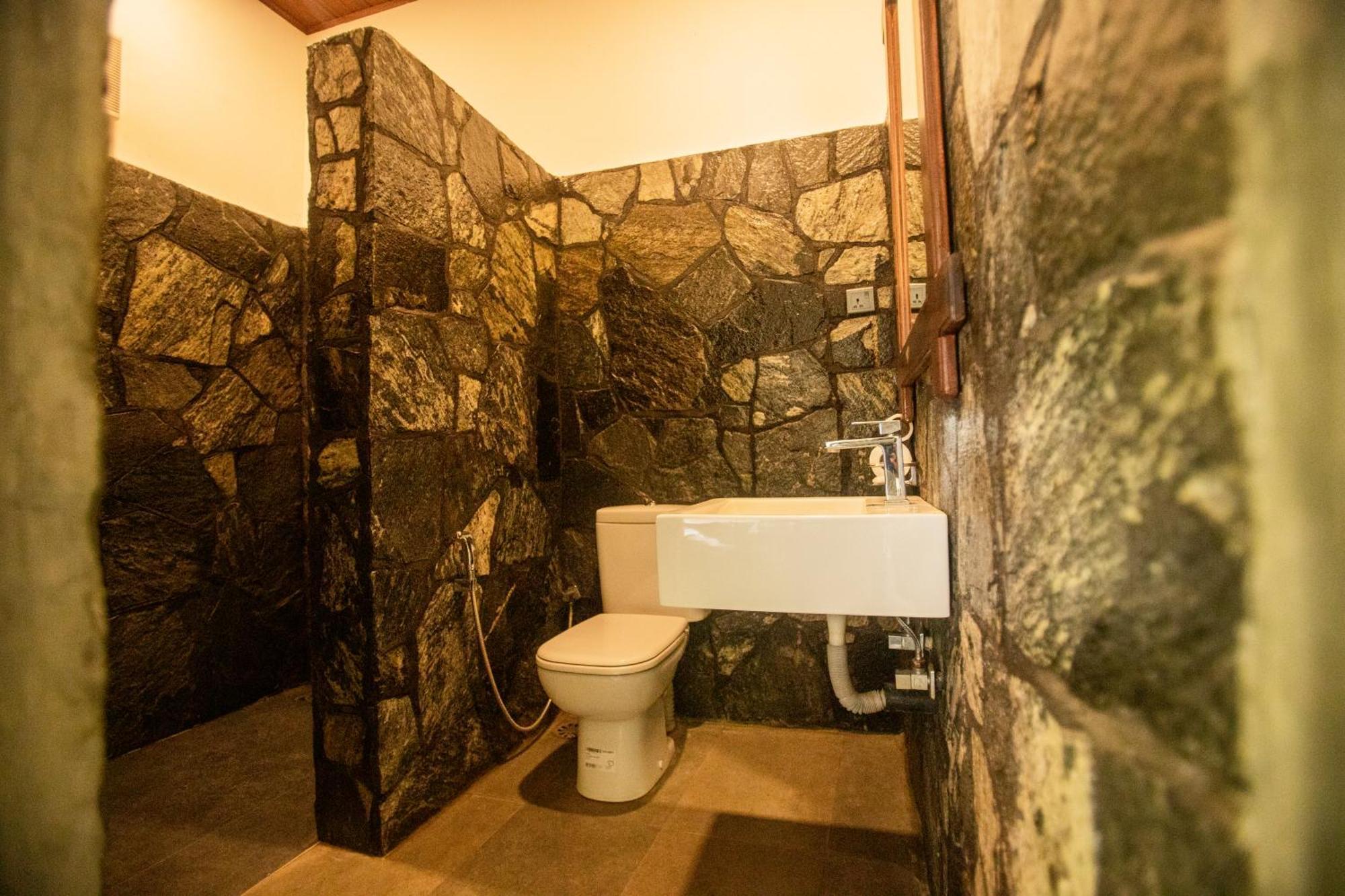 Evergreen Hotel Дамбула Екстериор снимка
