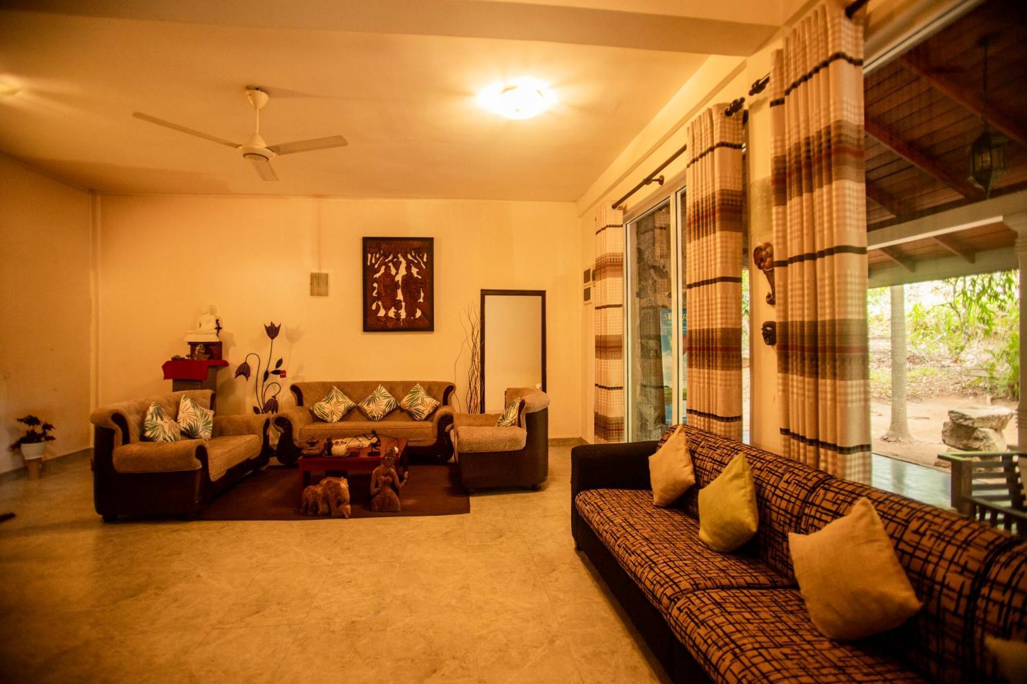 Evergreen Hotel Дамбула Екстериор снимка